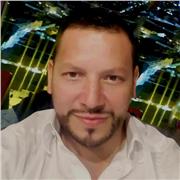 Profesor certificado en inglés con más de 12 años de experiencia ofreciendo clases personalizadas de inglés y apoyo escolar .